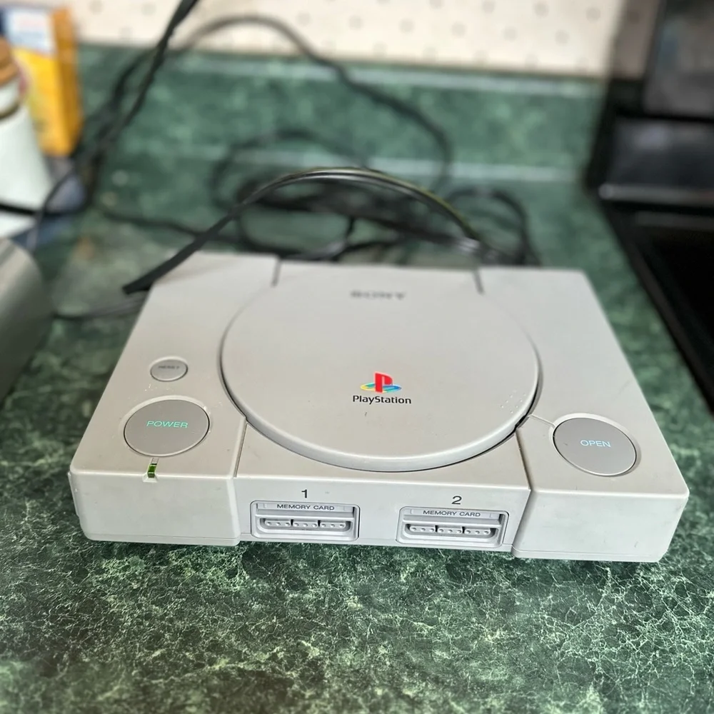 Play Station1 system 1998 SCPH-7501